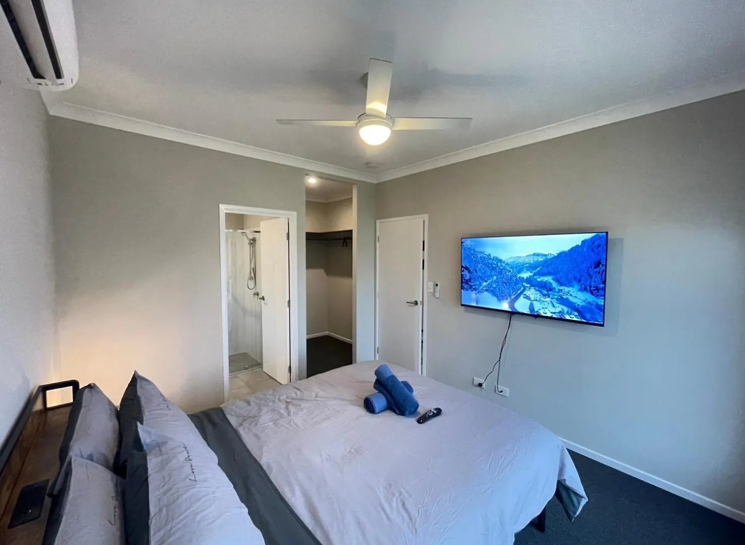 Elegant Retreat In Griffin A Stylish Getaway Villa Australia